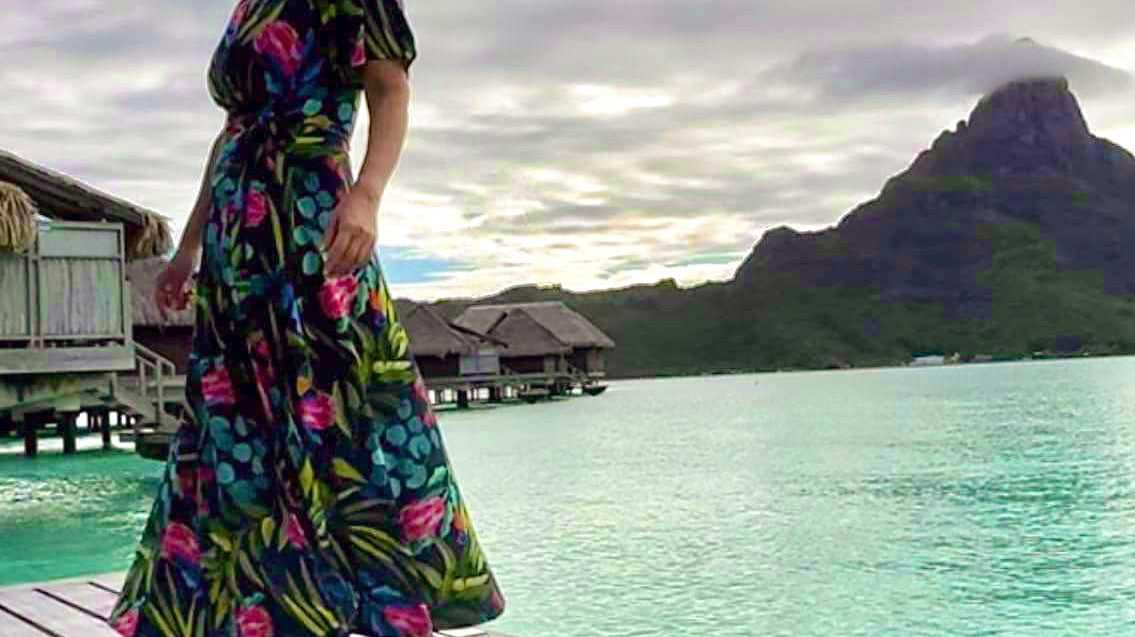 Travel friendly dresses: The Lovely Lorikeet goes to Bora Bora
