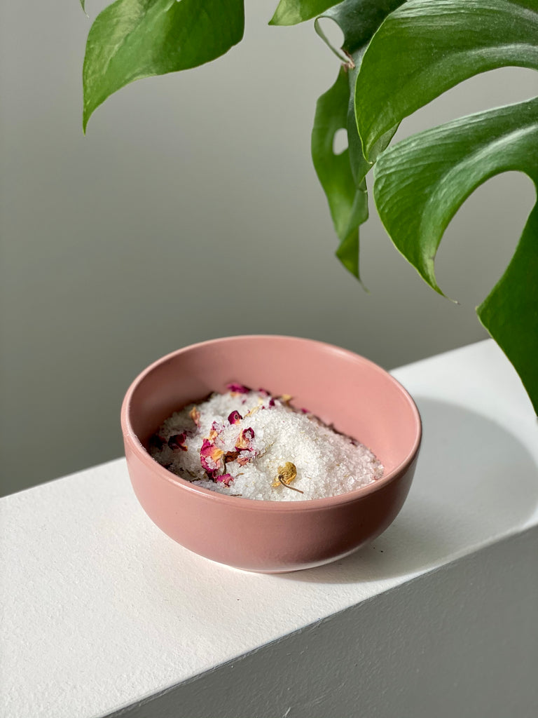 A beautifully aromatic bath soak that will relax and recharge you with fragrant Rose, Lavender, Ylang Ylang and Petitgrain essences. 